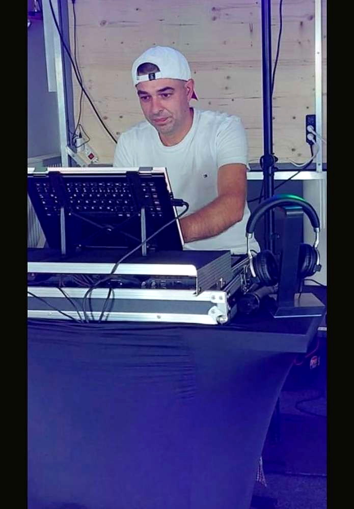 DJ Mario am DJ-Pult